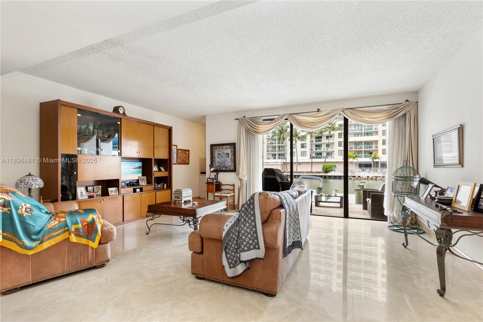 214 Poinciana Dr #204 Sunny Isles Beach, FL 33160