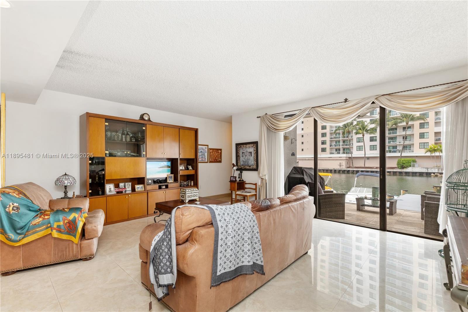 214 Poinciana Dr #204 Sunny Isles Beach, FL 33160