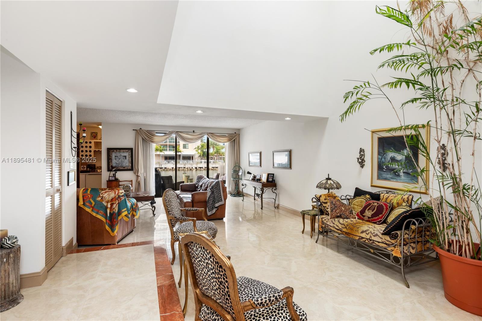 214 Poinciana Dr #204 Sunny Isles Beach, FL 33160