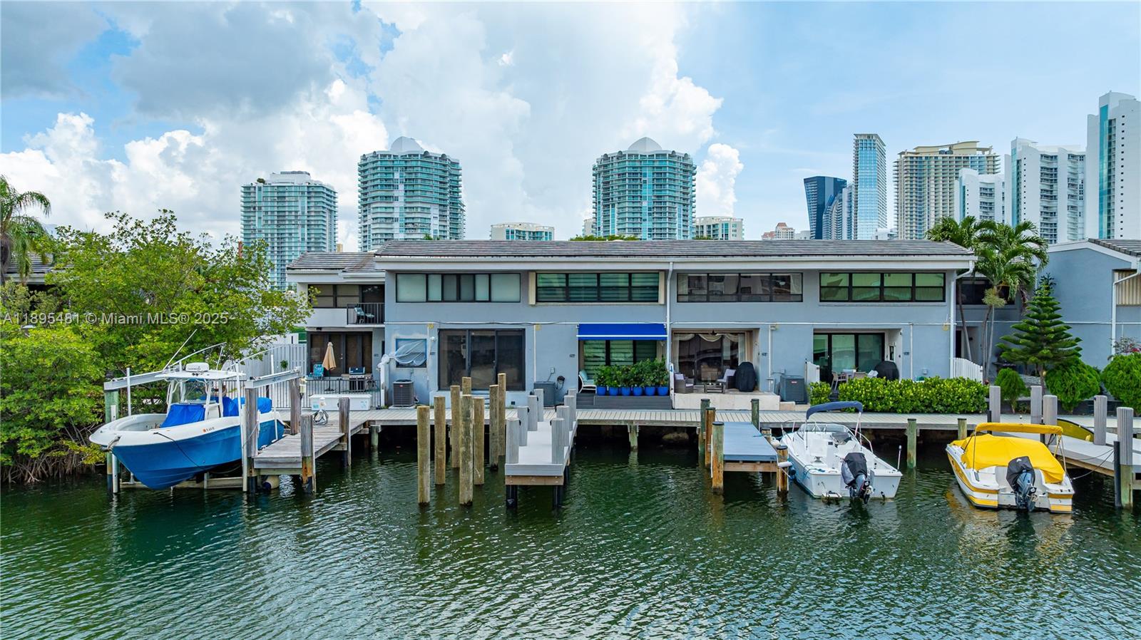 214 Poinciana Dr #204 Sunny Isles Beach, FL 33160