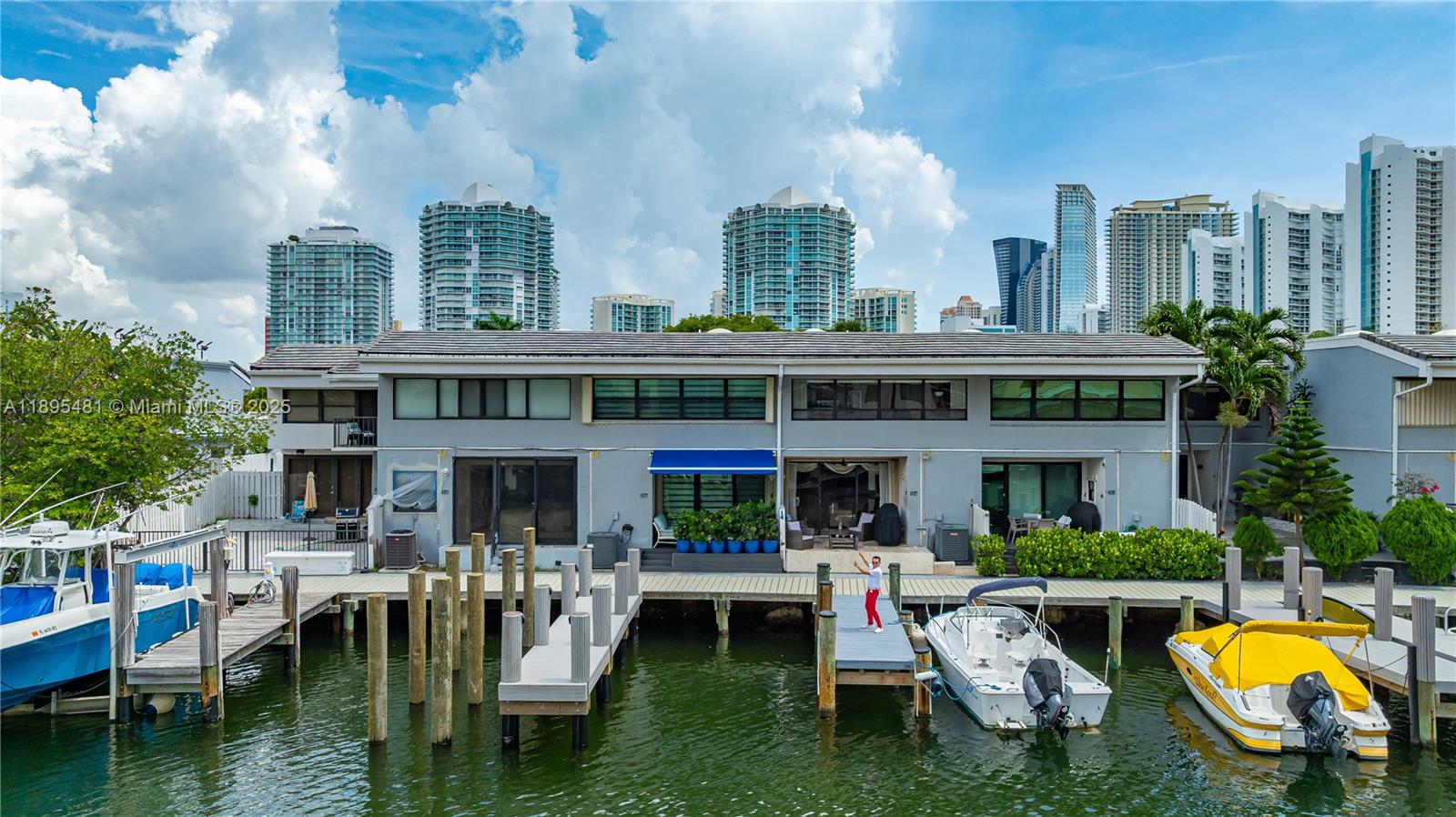 214 Poinciana Dr #204 Sunny Isles Beach, FL 33160