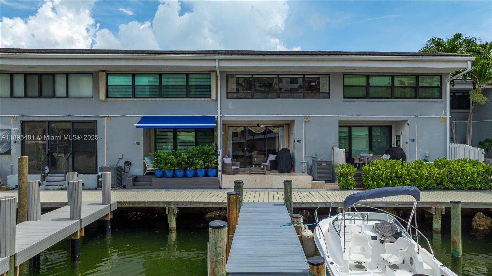 214 Poinciana Dr #204 Sunny Isles Beach, FL 33160