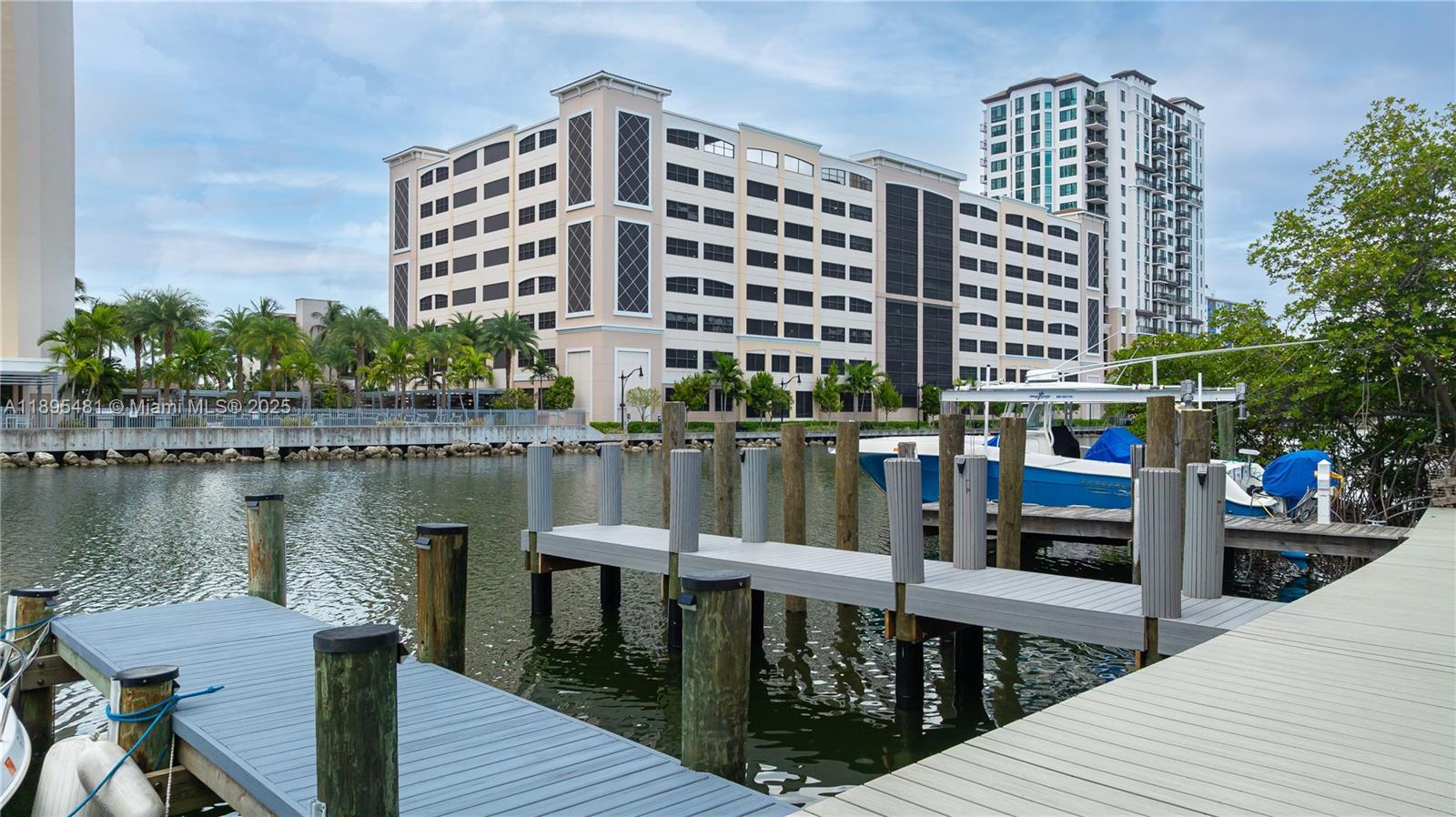 214 Poinciana Dr #204 Sunny Isles Beach, FL 33160