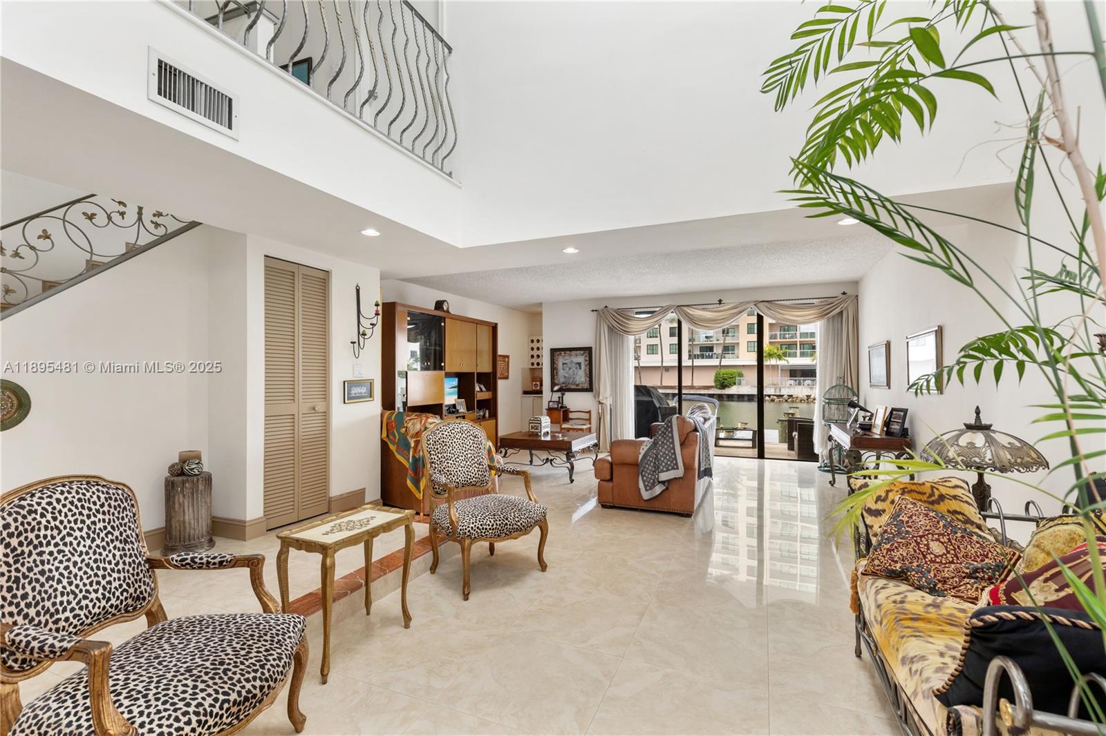 214 Poinciana Dr #204 Sunny Isles Beach, FL 33160