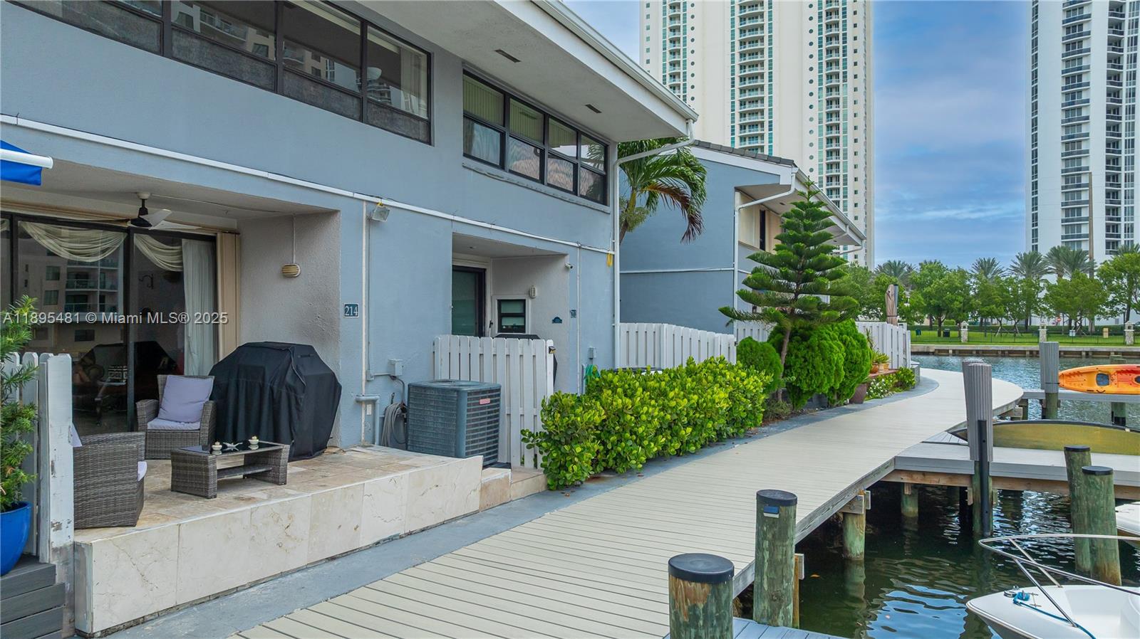 214 Poinciana Dr #204 Sunny Isles Beach, FL 33160