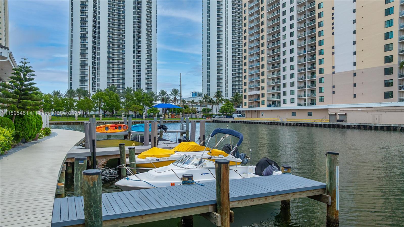 214 Poinciana Dr #204 Sunny Isles Beach, FL 33160