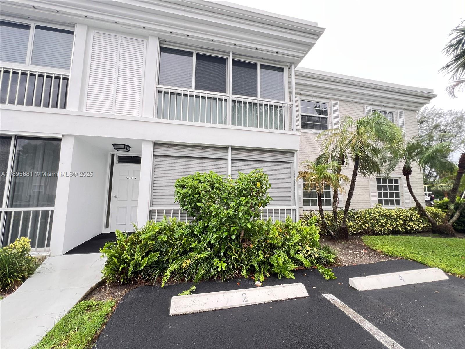 6385 Bay Clb Dr #2