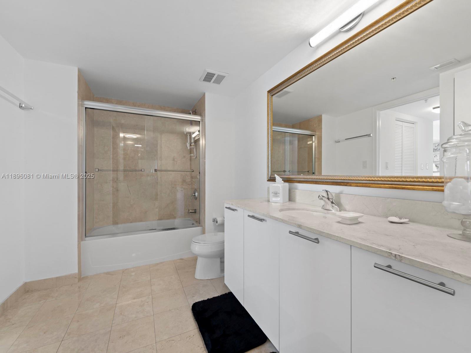 image 1800 Club Condo14