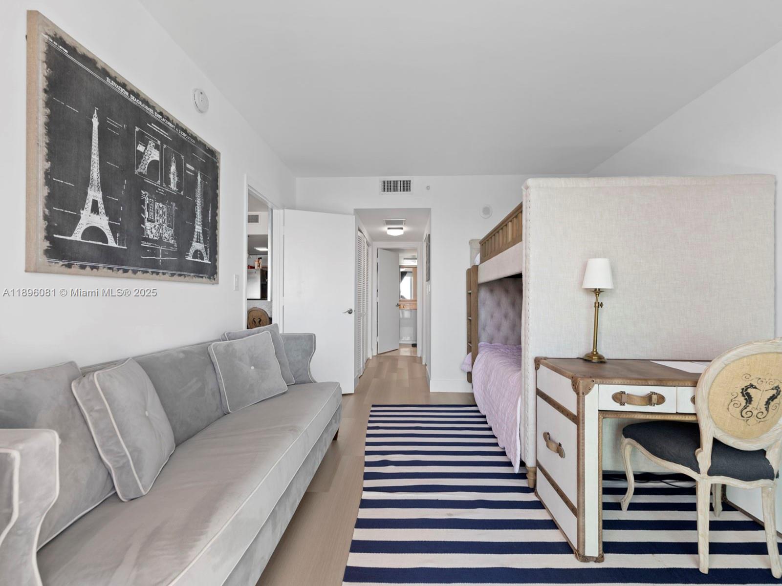 image 1800 Club Condo16