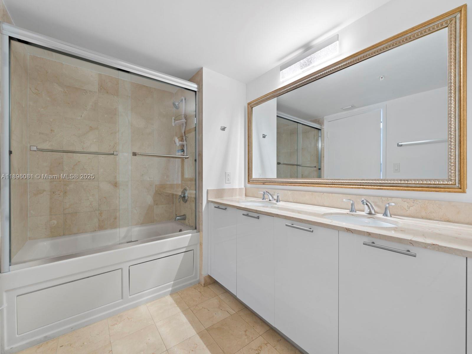 image 1800 Club Condo17