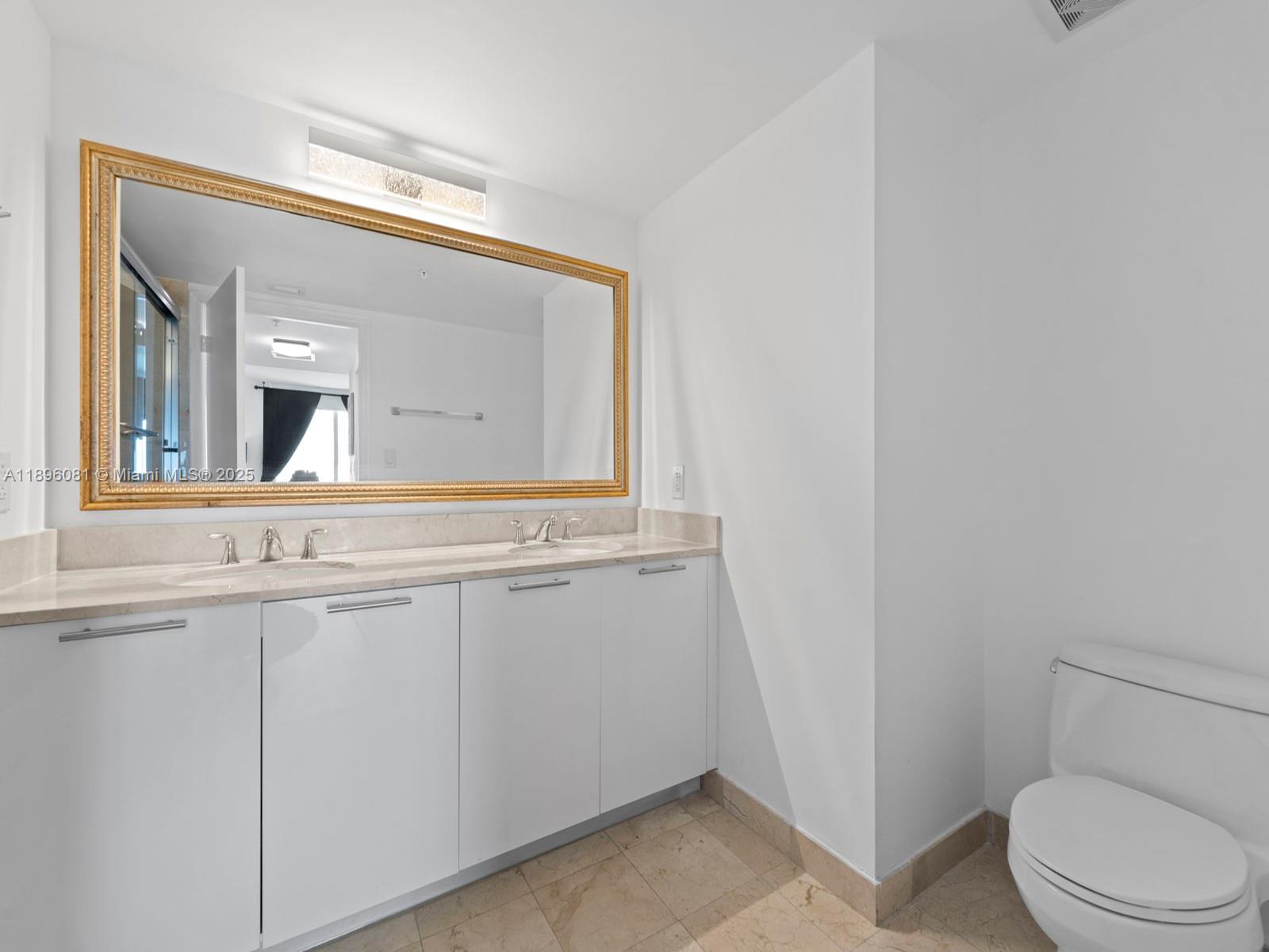 image 1800 Club Condo18