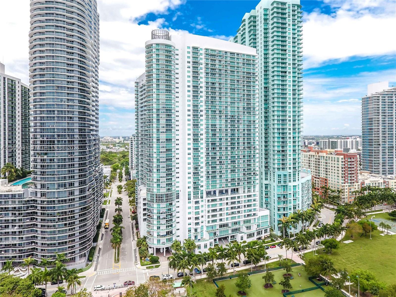 image 1800 Club Condo23