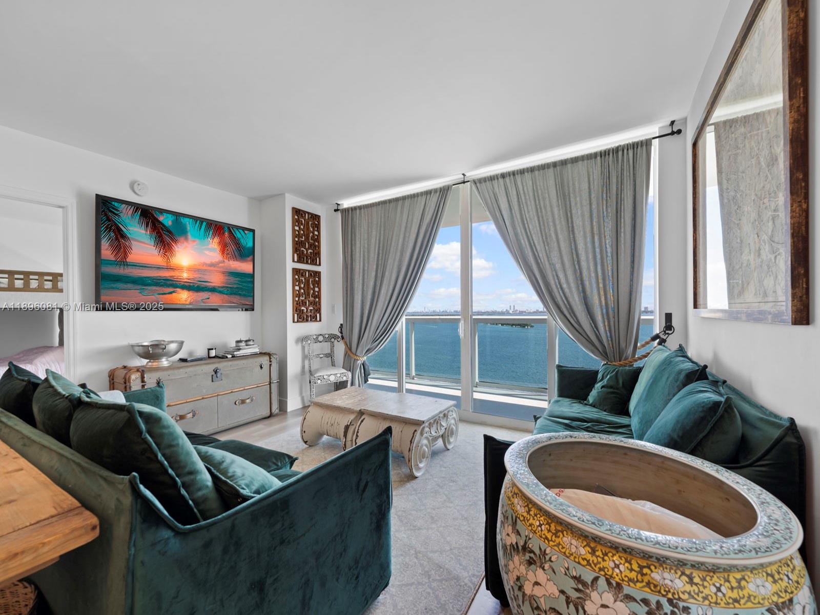 image 1800 Club Condo4