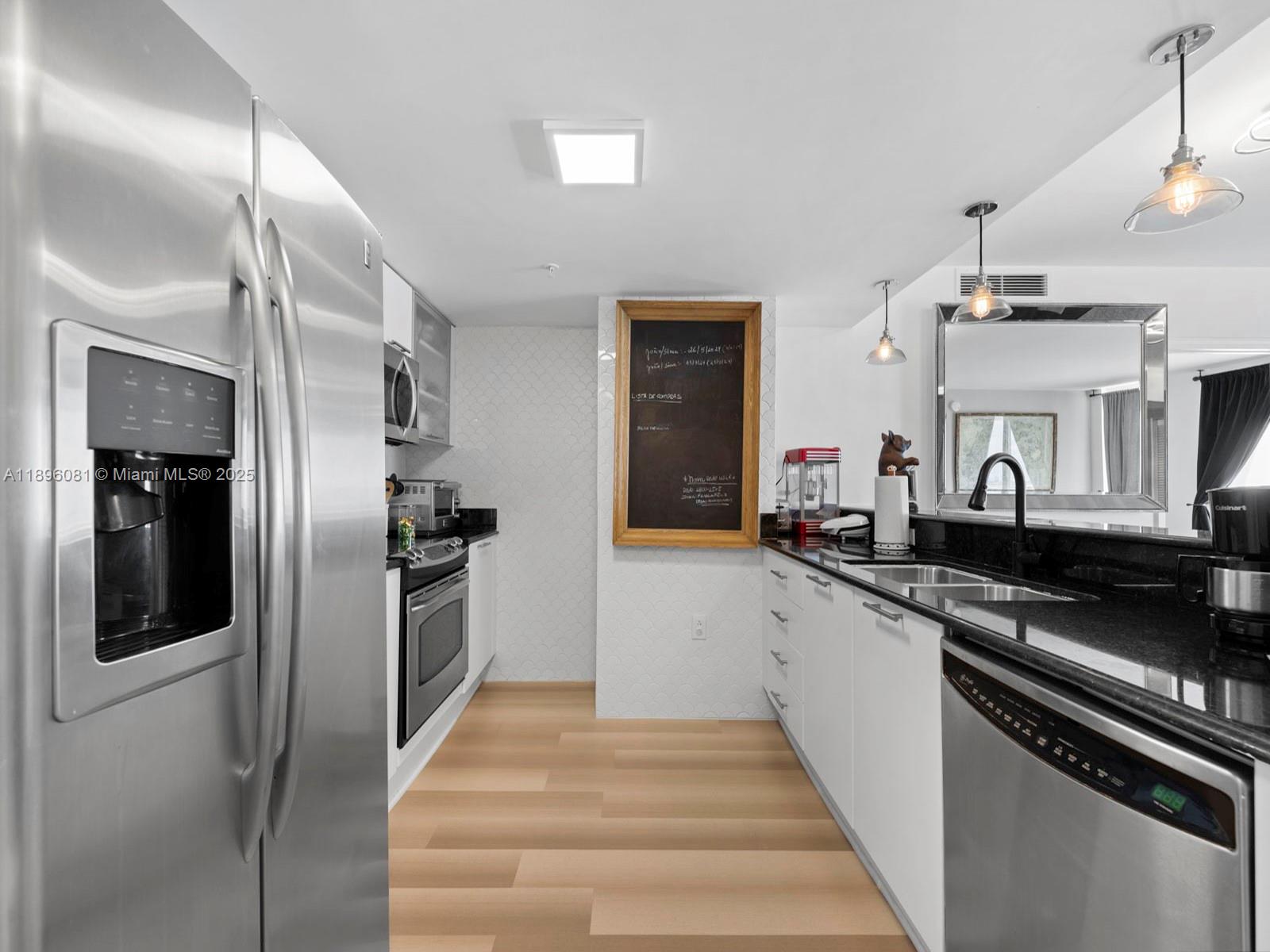 image 1800 Club Condo5