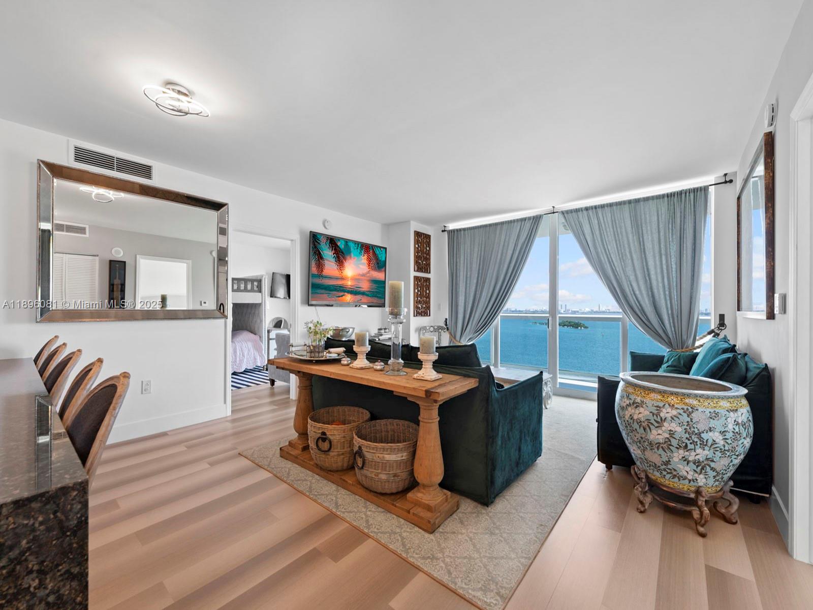 image 1800 Club Condo8