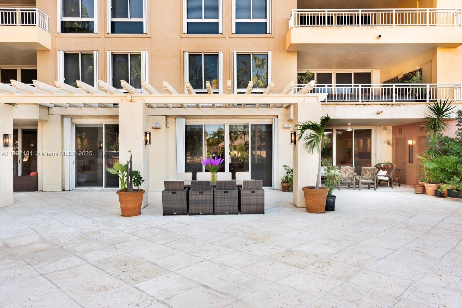 765 Crandon Blvd #102 Key Biscayne, FL 33149