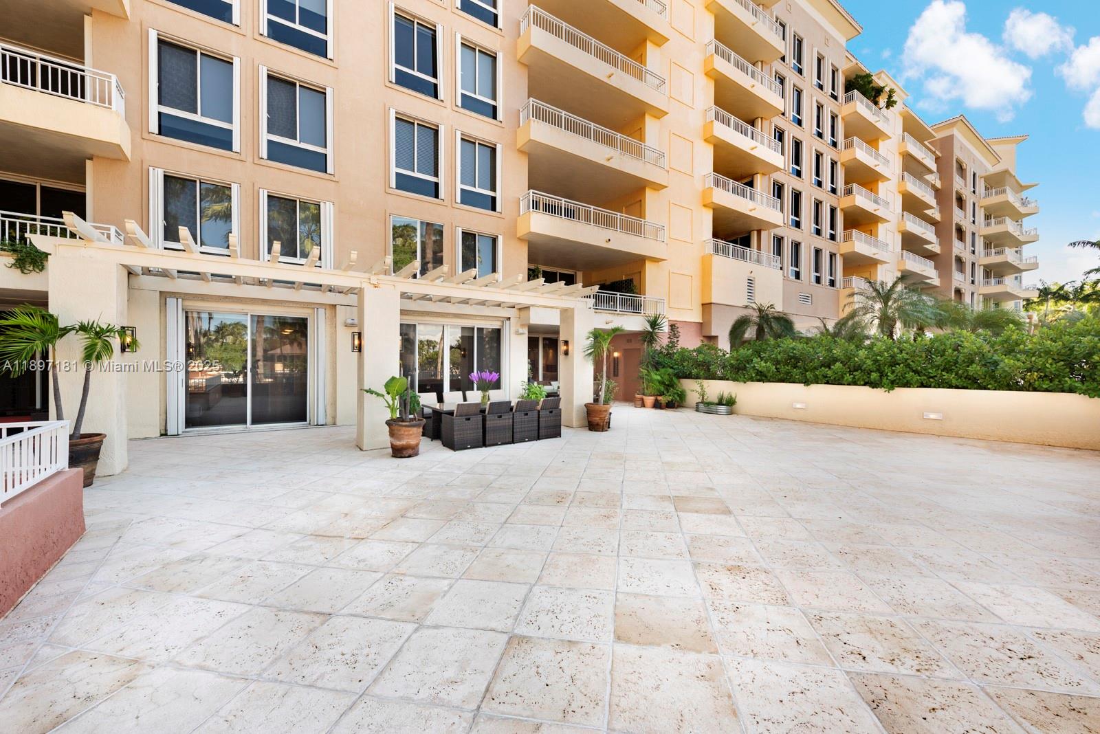 765 Crandon Blvd #102 Key Biscayne, FL 33149