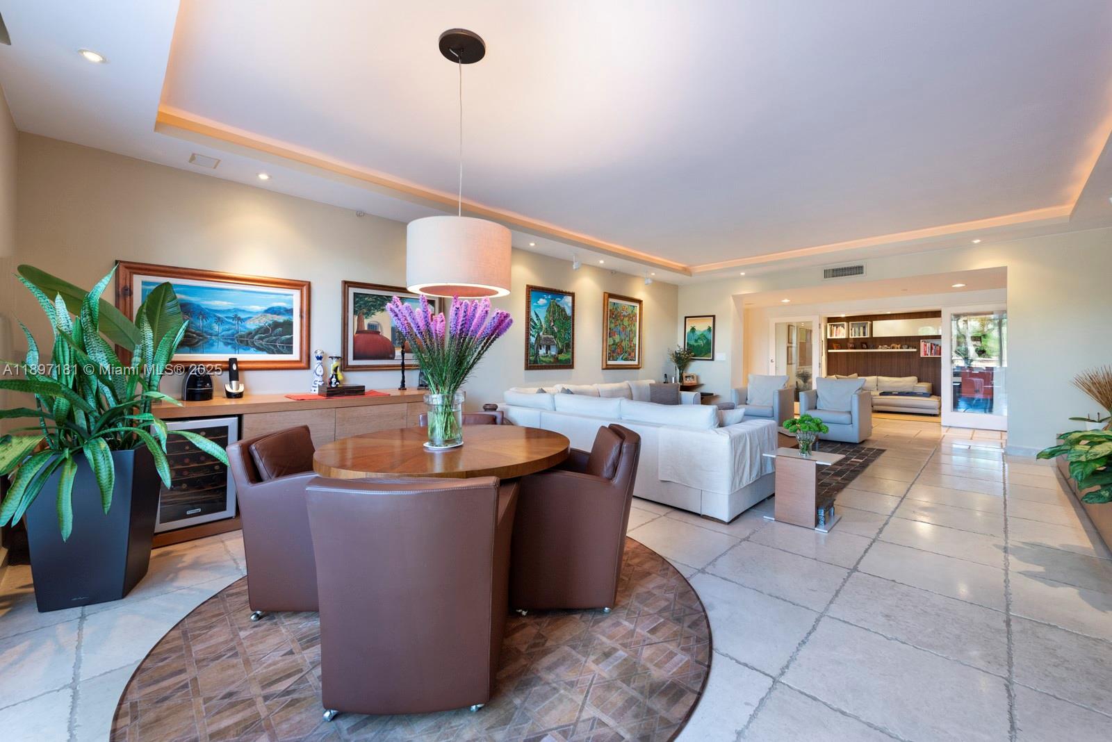 765 Crandon Blvd #102 Key Biscayne, FL 33149