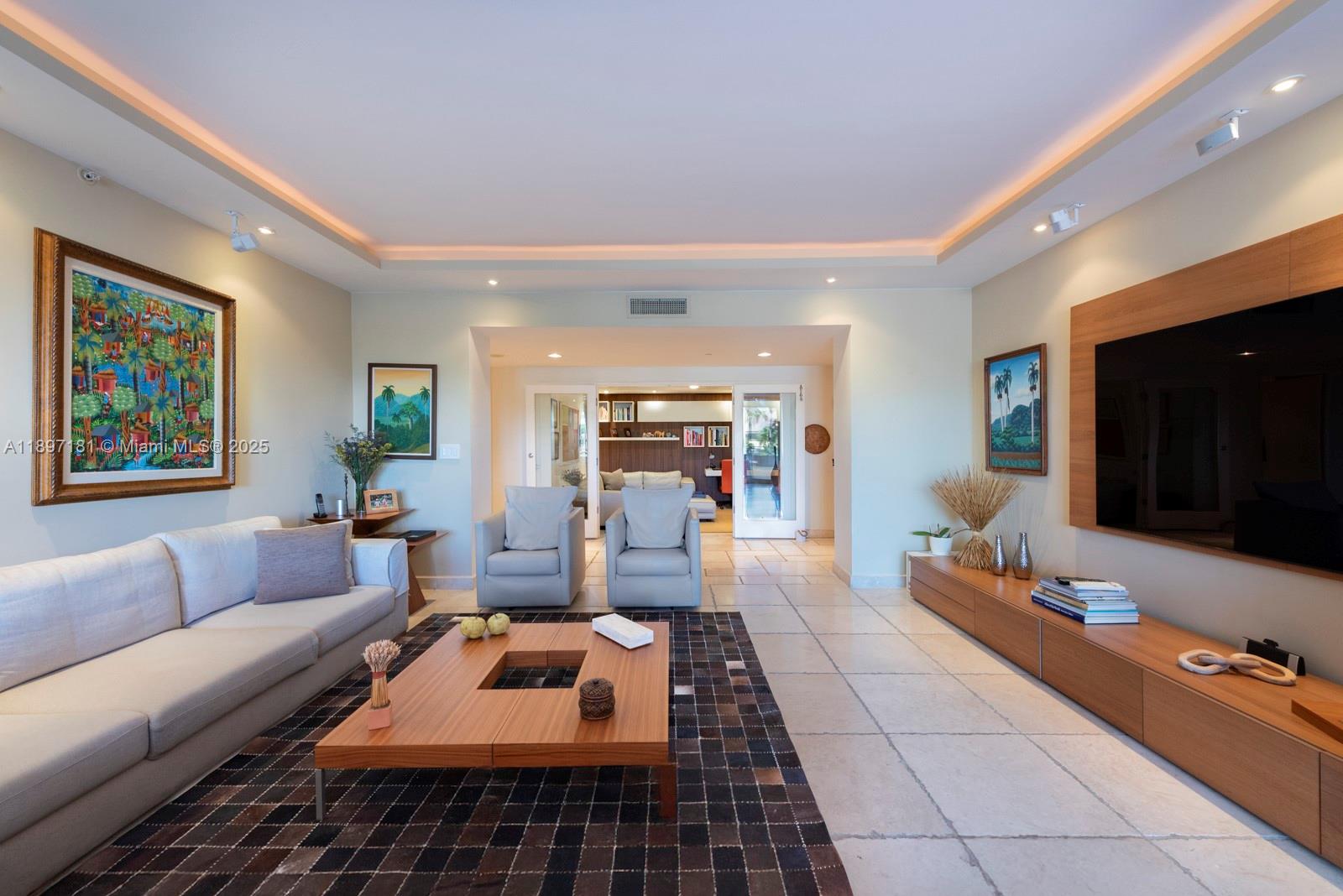 765 Crandon Blvd #102 Key Biscayne, FL 33149