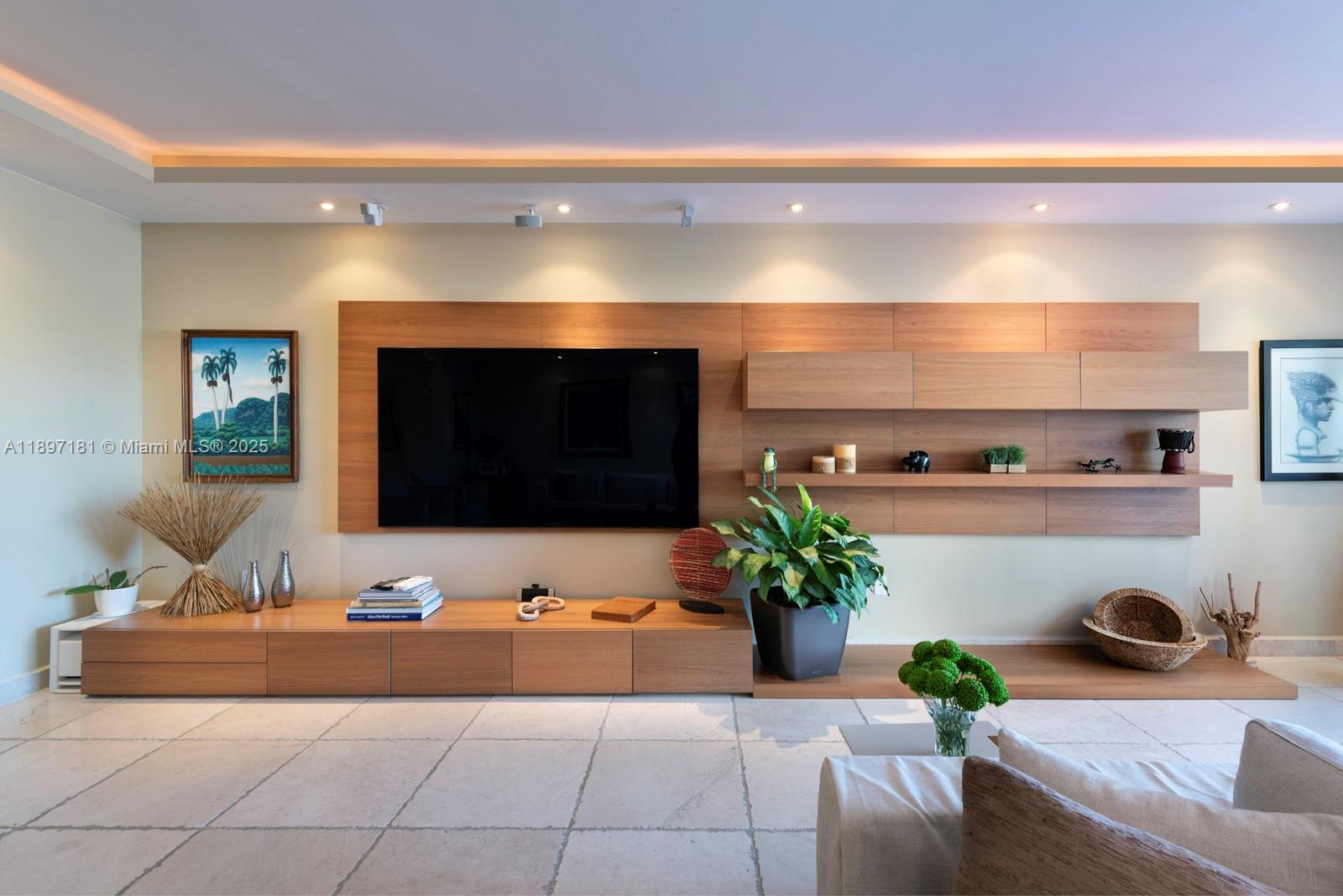 765 Crandon Blvd #102 Key Biscayne, FL 33149