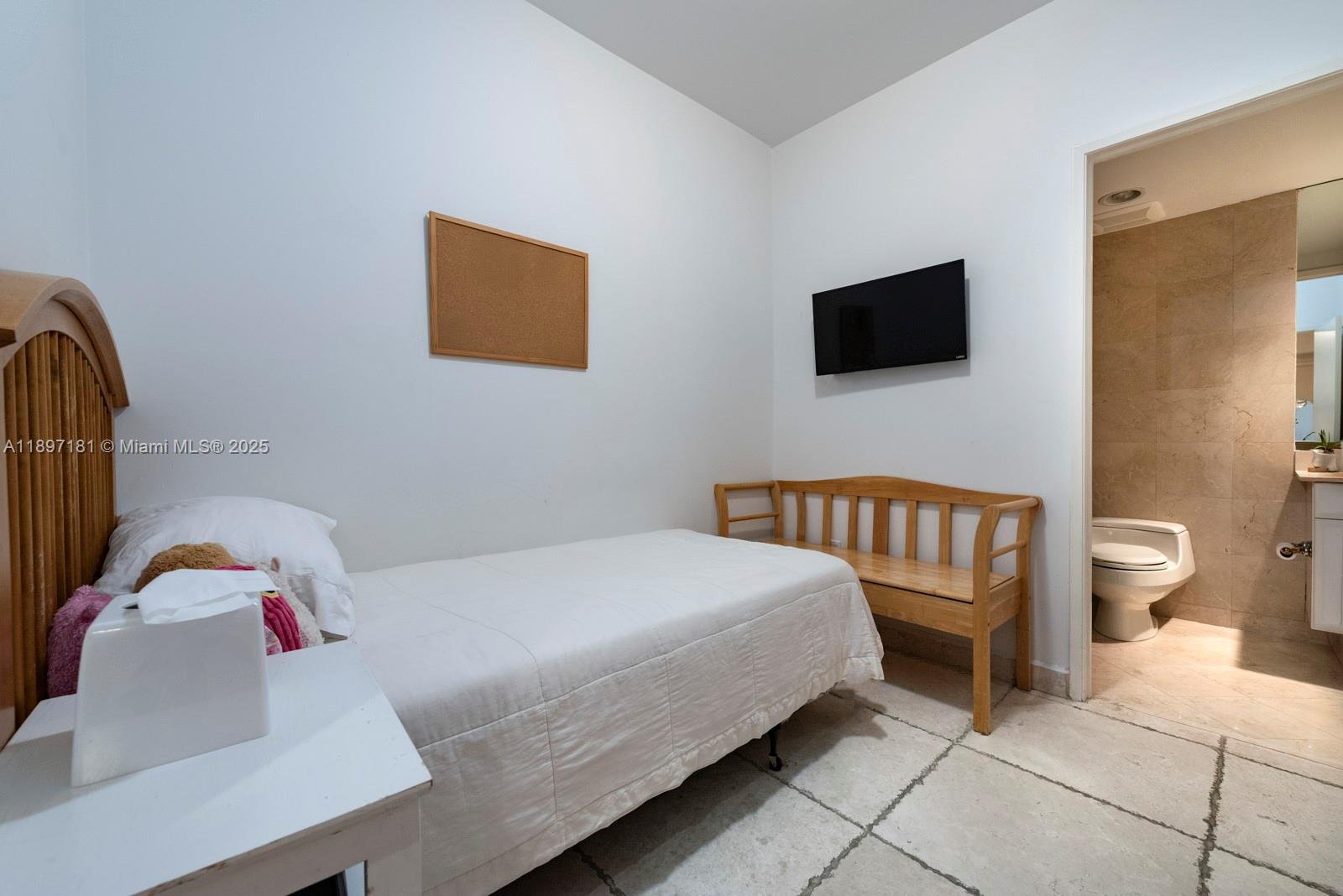 765 Crandon Blvd #102 Key Biscayne, FL 33149