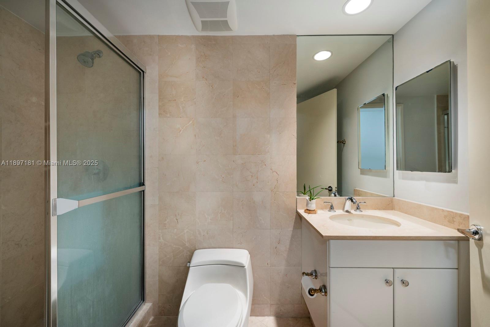 765 Crandon Blvd #102 Key Biscayne, FL 33149