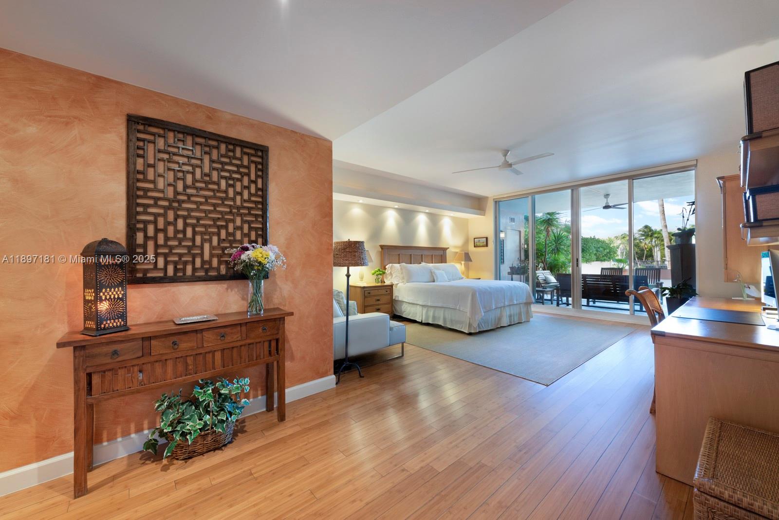 765 Crandon Blvd #102 Key Biscayne, FL 33149