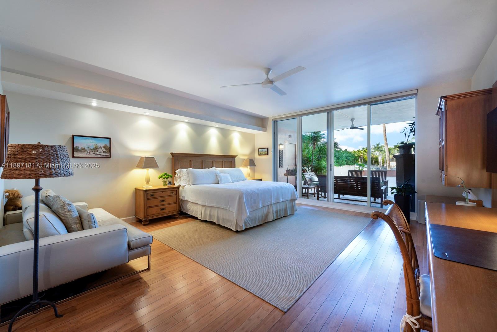 765 Crandon Blvd #102 Key Biscayne, FL 33149