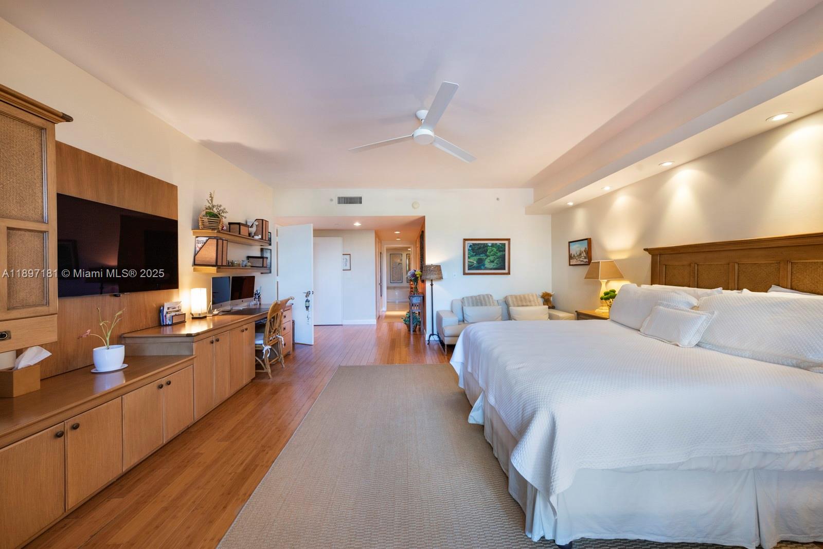 765 Crandon Blvd #102 Key Biscayne, FL 33149