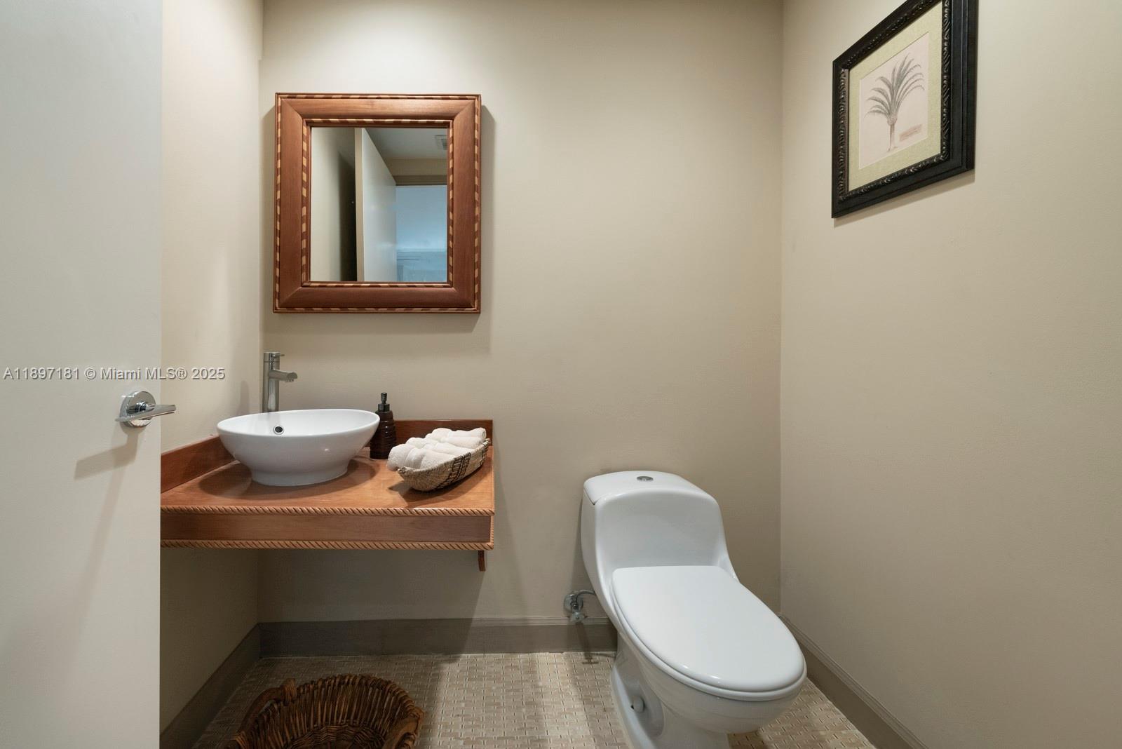 765 Crandon Blvd #102 Key Biscayne, FL 33149