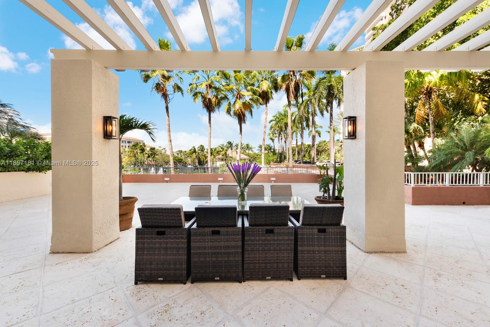 765 Crandon Blvd #102 Key Biscayne, FL 33149