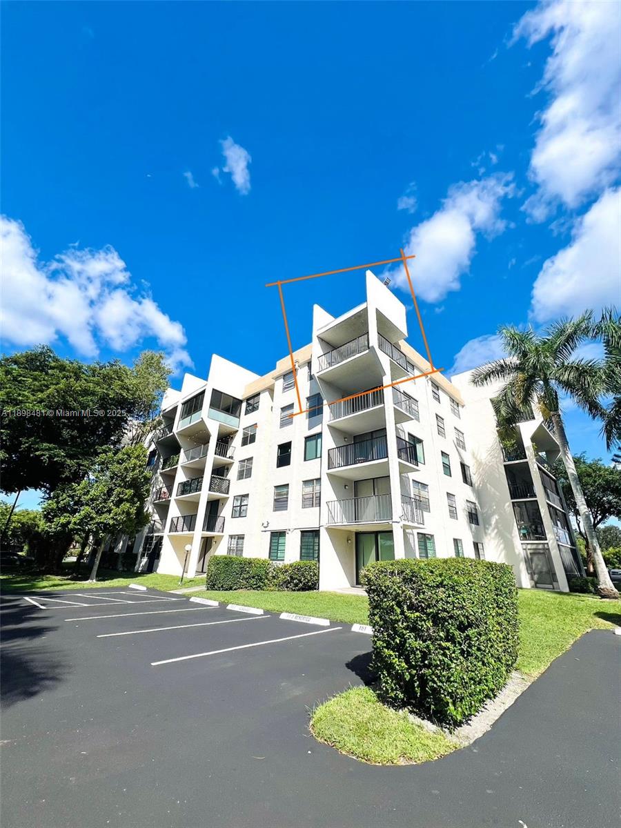 6190 Woodlands Blvd #517