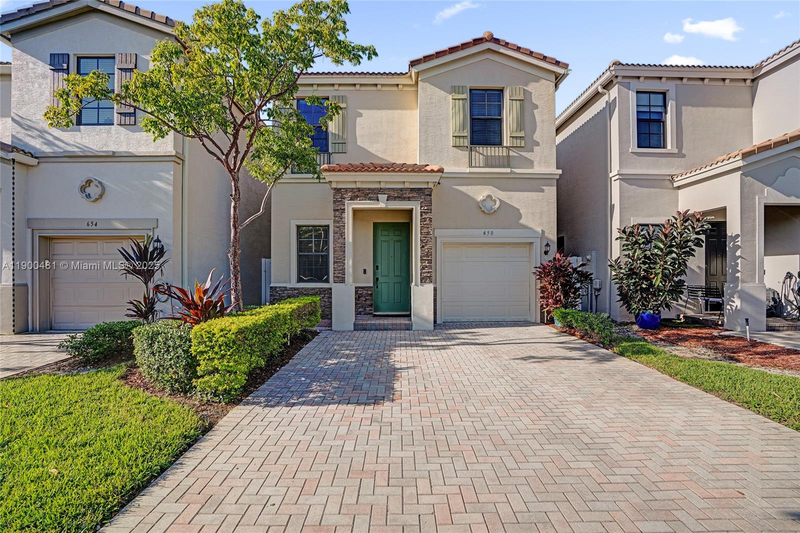 650 NE 193rd Ter