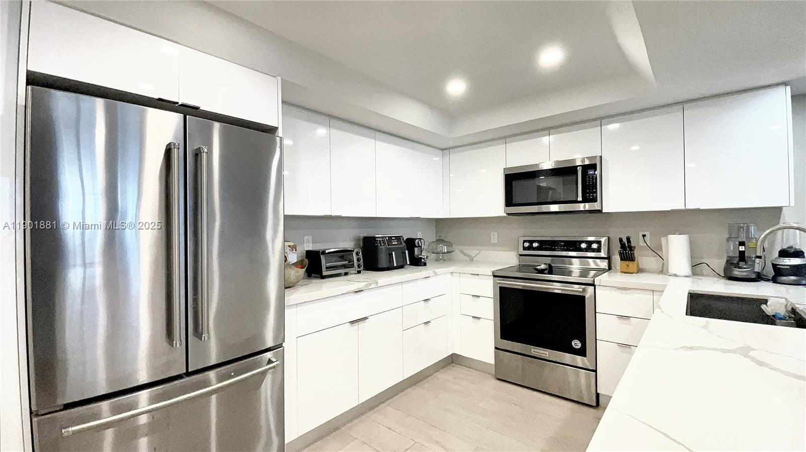 520 Brickell Key Dr #A1010 Miami, FL 33131 520 Brickell Key Dr #A1010 Miami, FL 33131