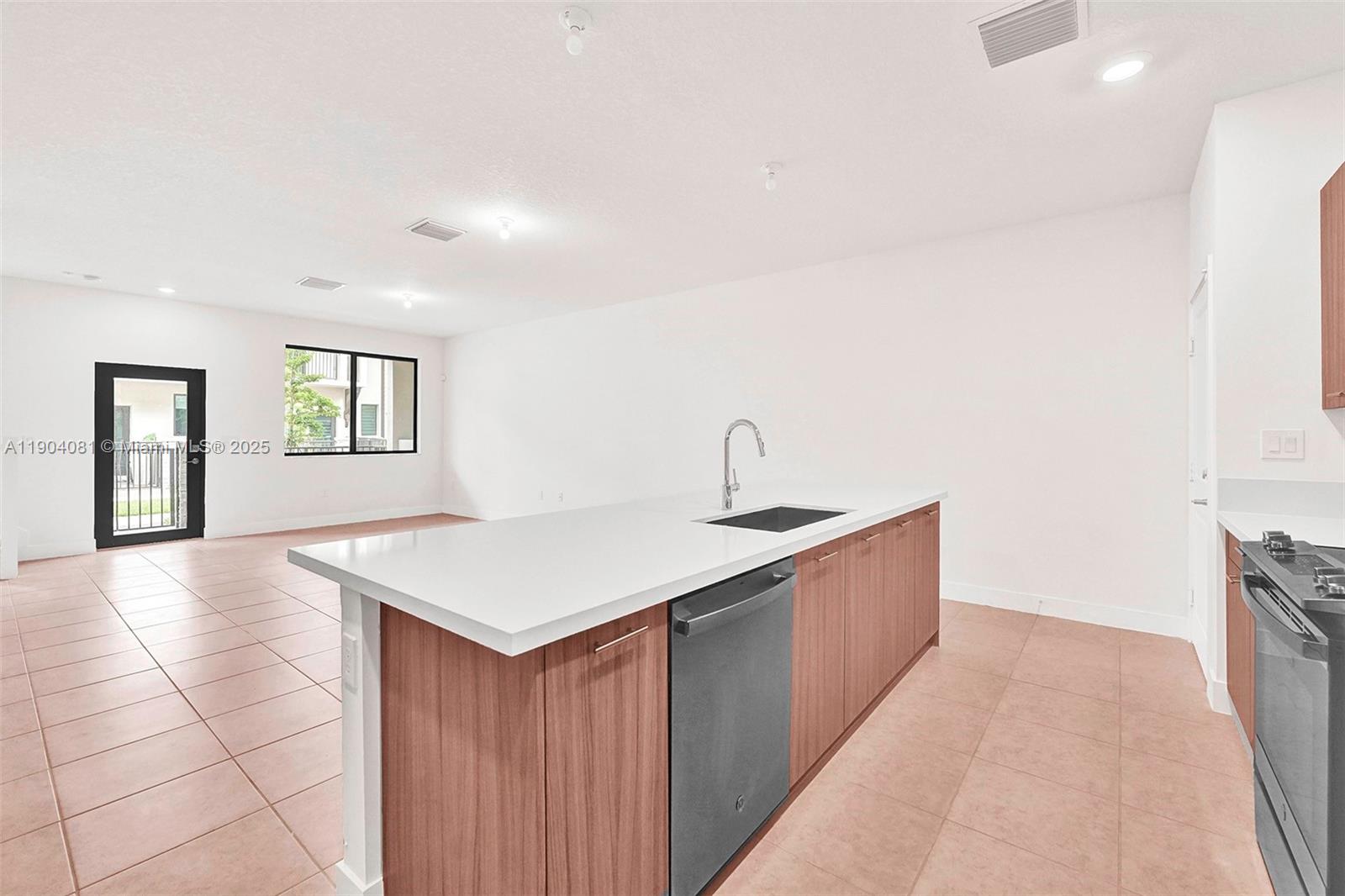 4614 NW 83rd Path #. Doral, FL 33166