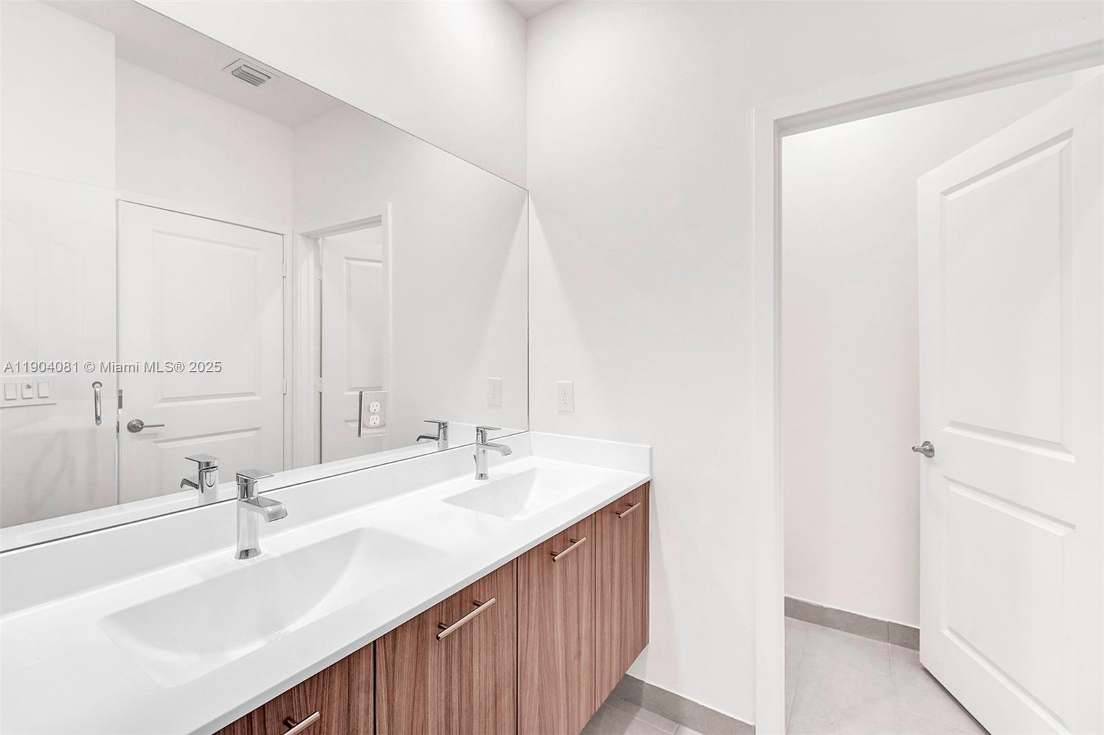 4614 NW 83rd Path #. Doral, FL 33166