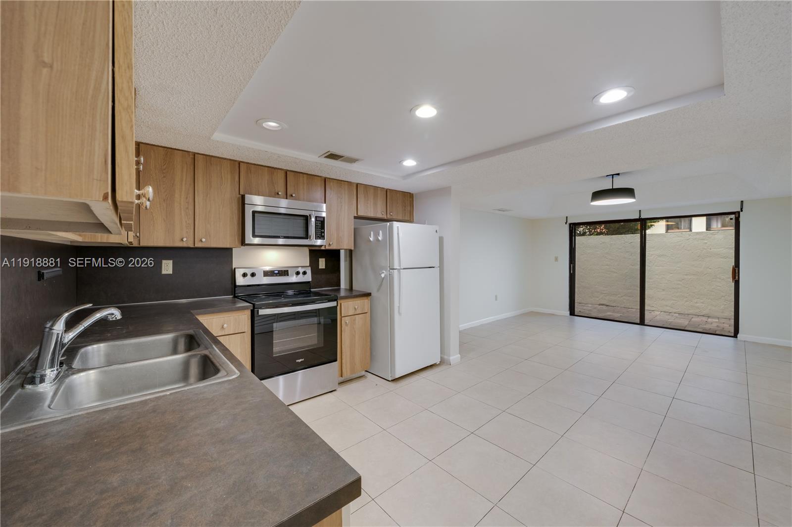 7827 SW 106th Cir #7827 Miami, FL 33173