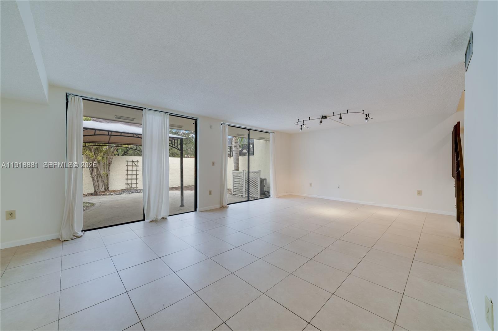 7827 SW 106th Cir #7827 Miami, FL 33173