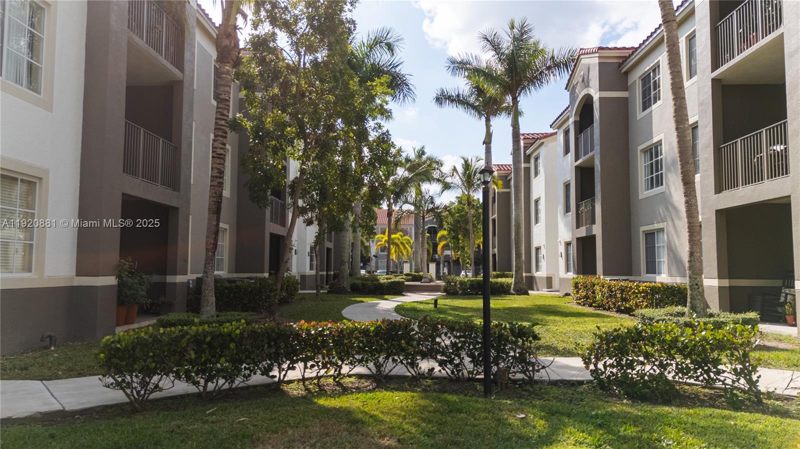 6821 SW 44th St #203 Miami, FL 33155