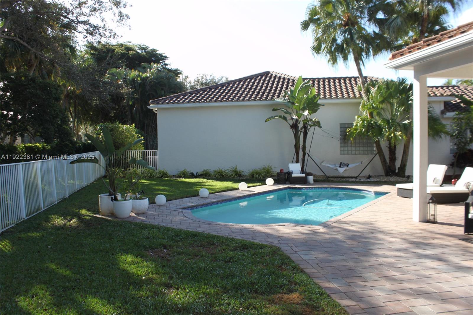 2524 Bay Pointe Ct #2524 Weston, FL 33327