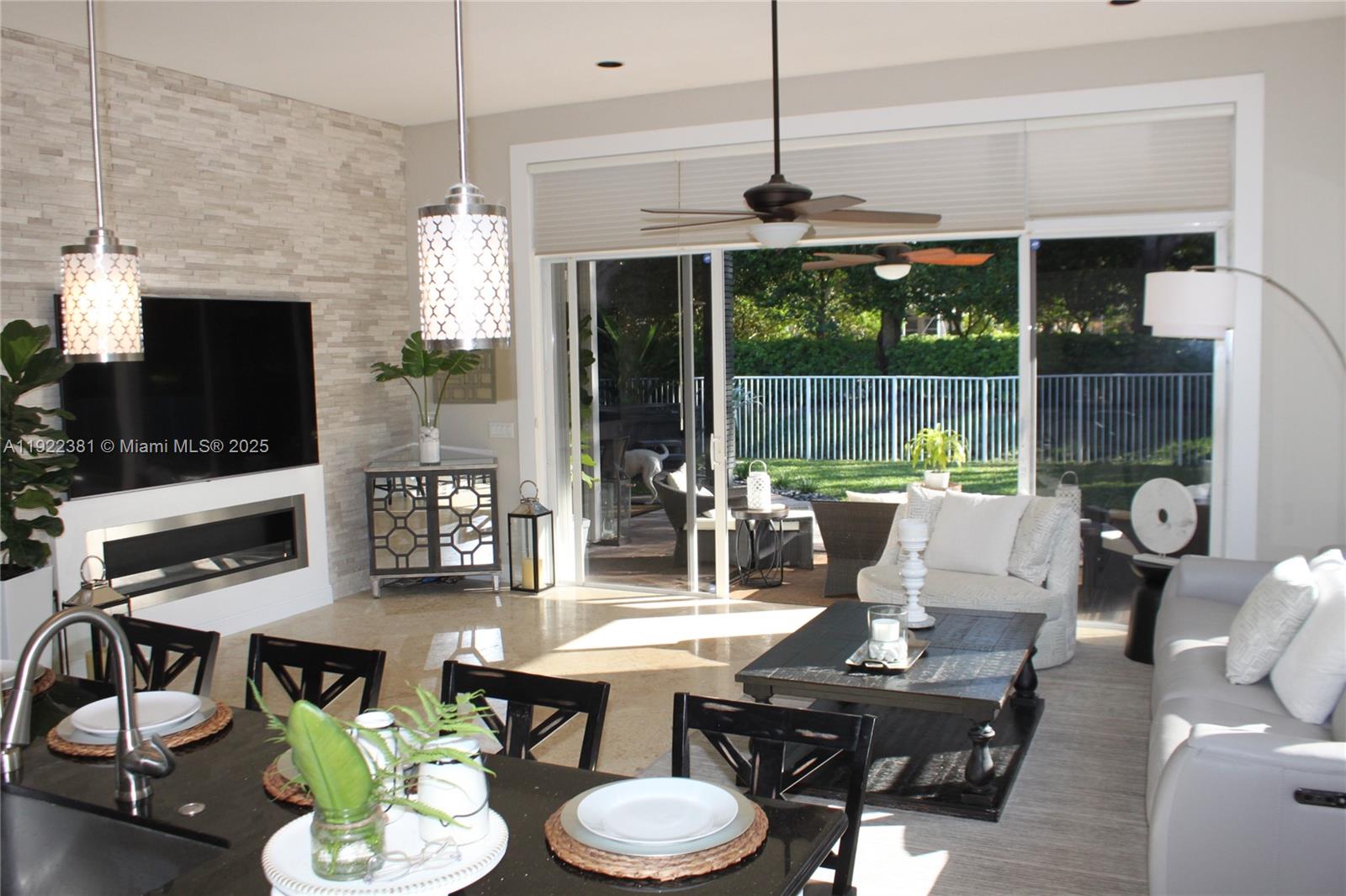 2524 Bay Pointe Ct #2524 Weston, FL 33327