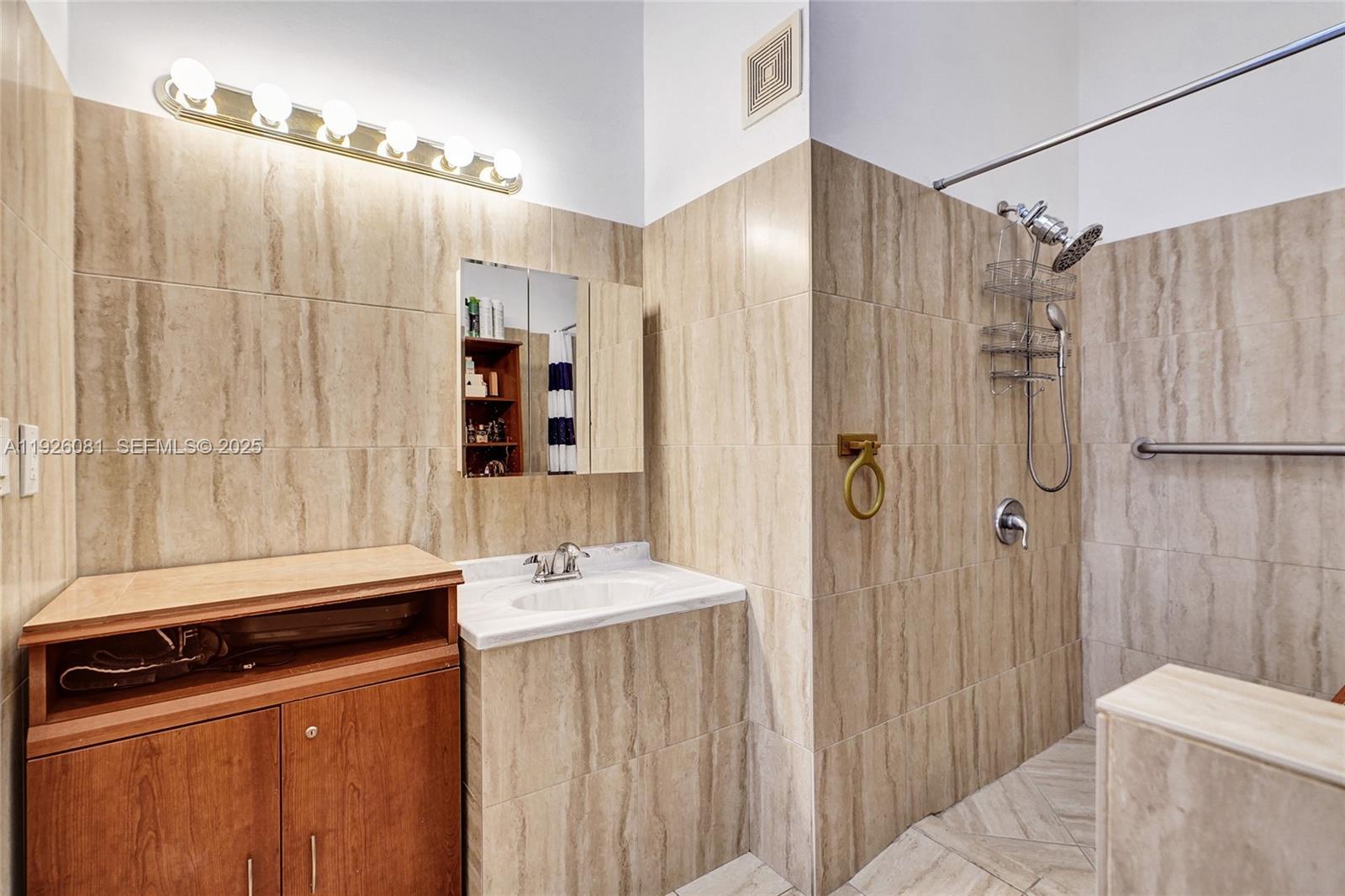 531 Leslie Dr Hallandale Beach, FL 33009