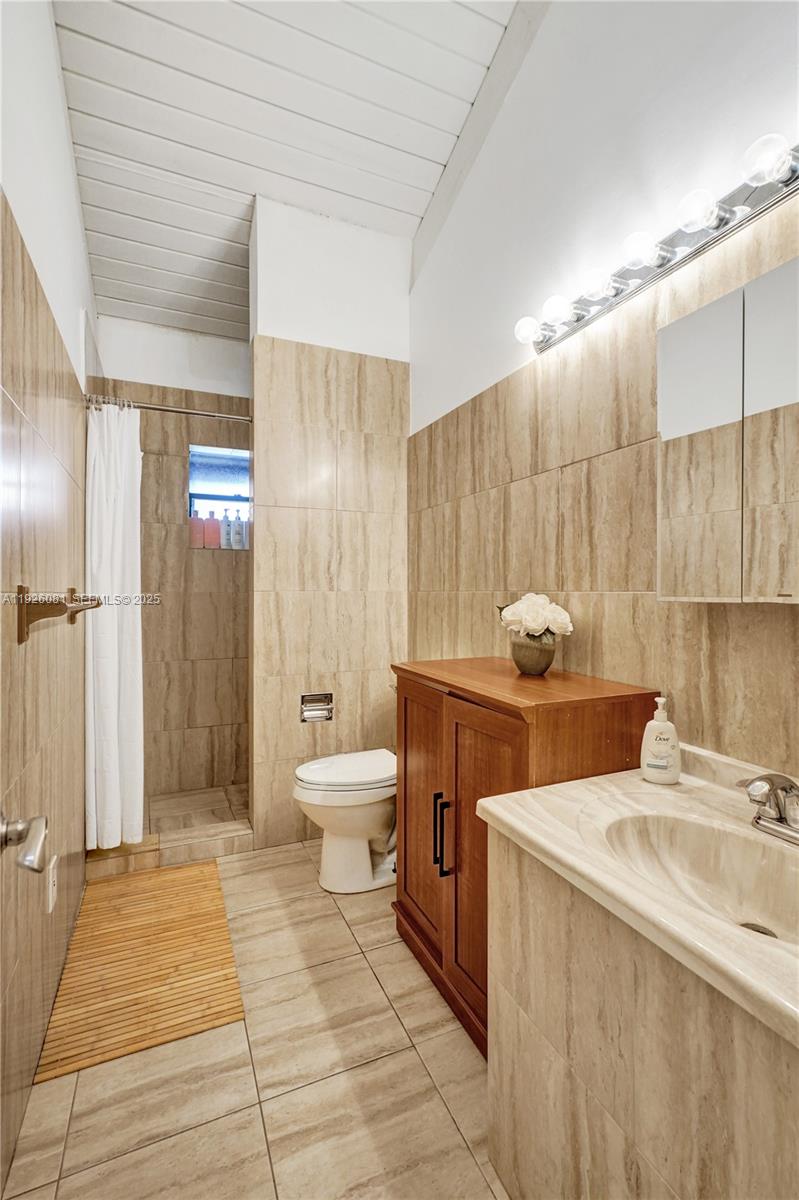 531 Leslie Dr Hallandale Beach, FL 33009