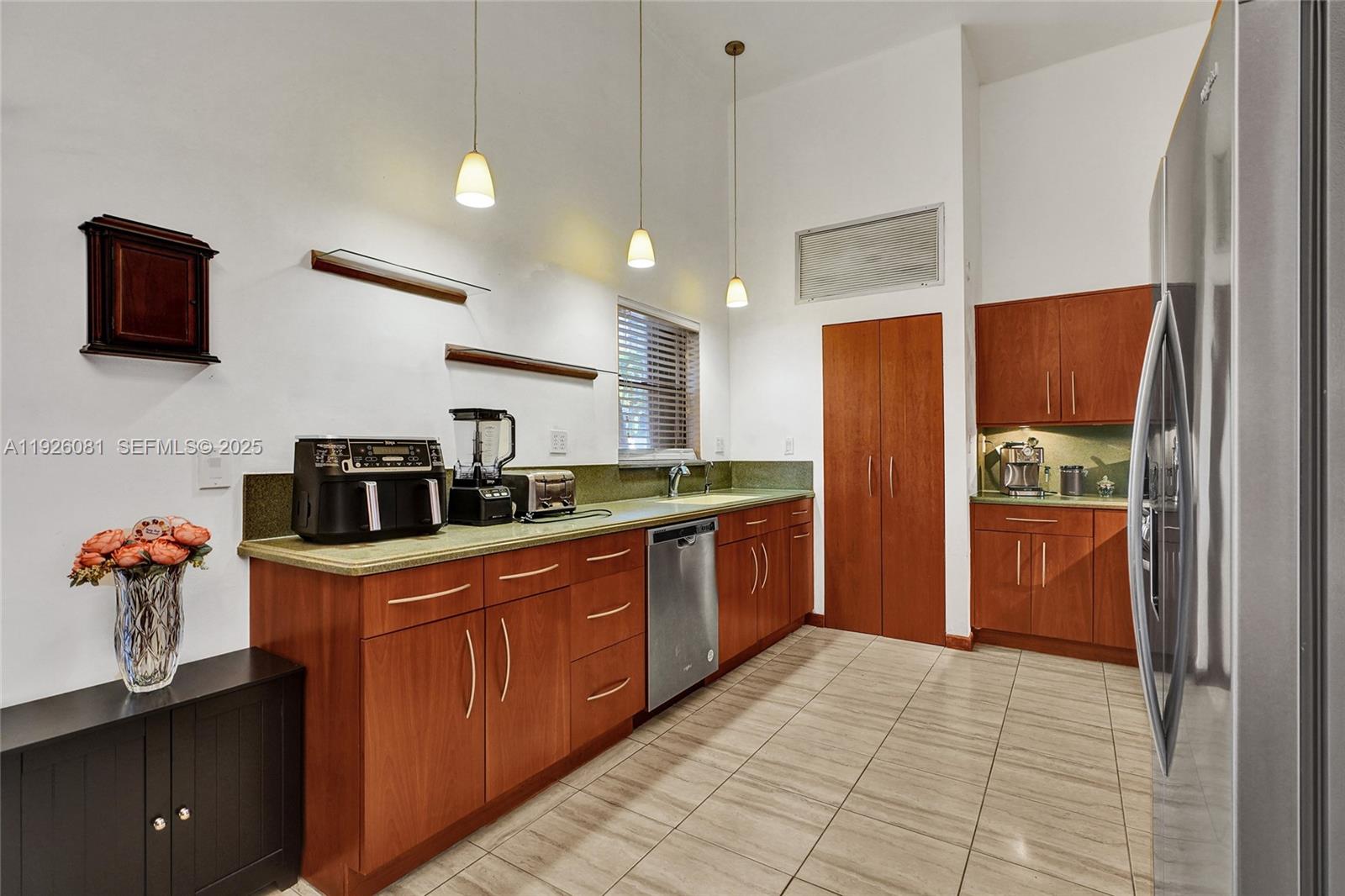 531 Leslie Dr Hallandale Beach, FL 33009