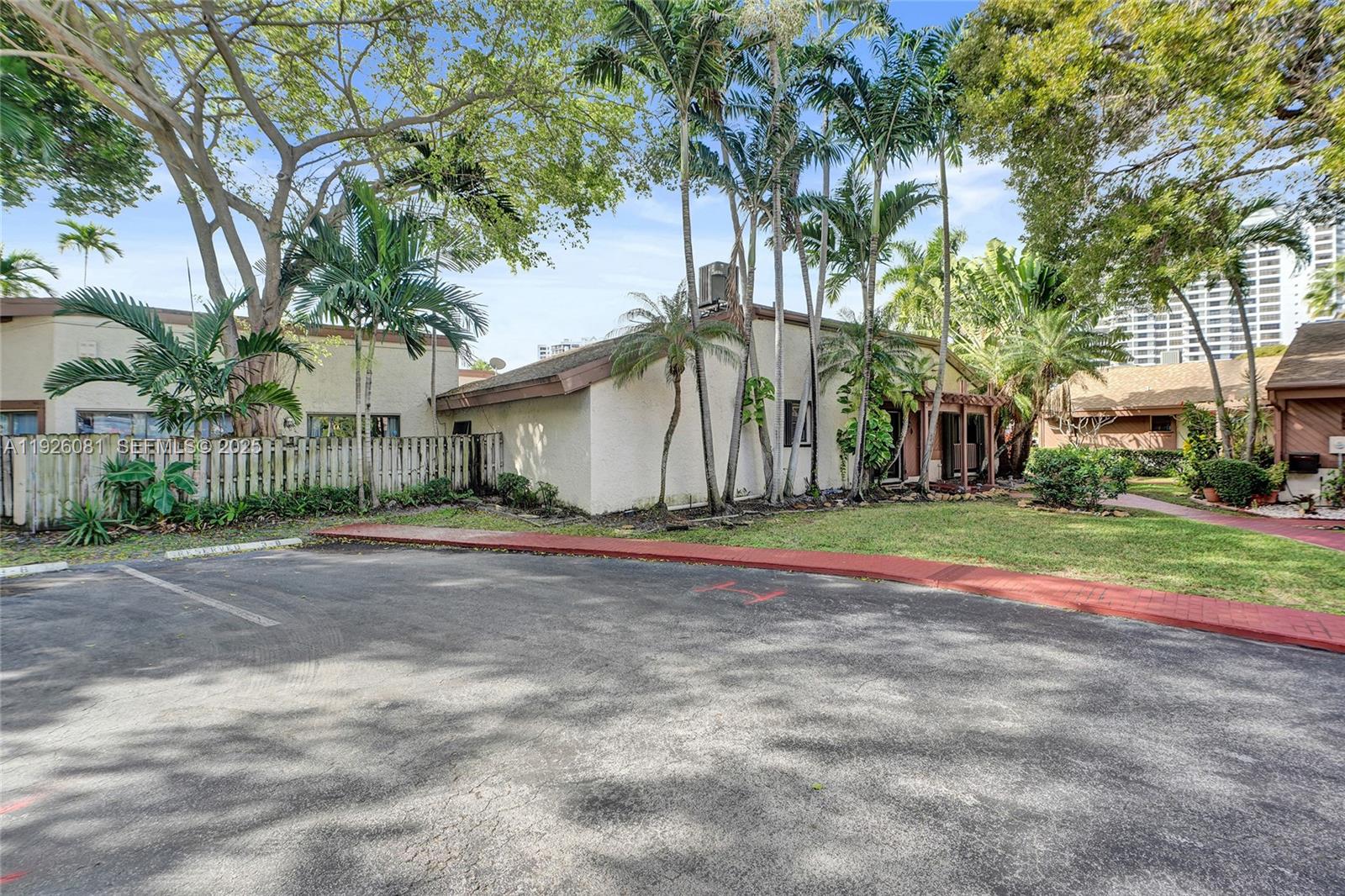 531 Leslie Dr Hallandale Beach, FL 33009