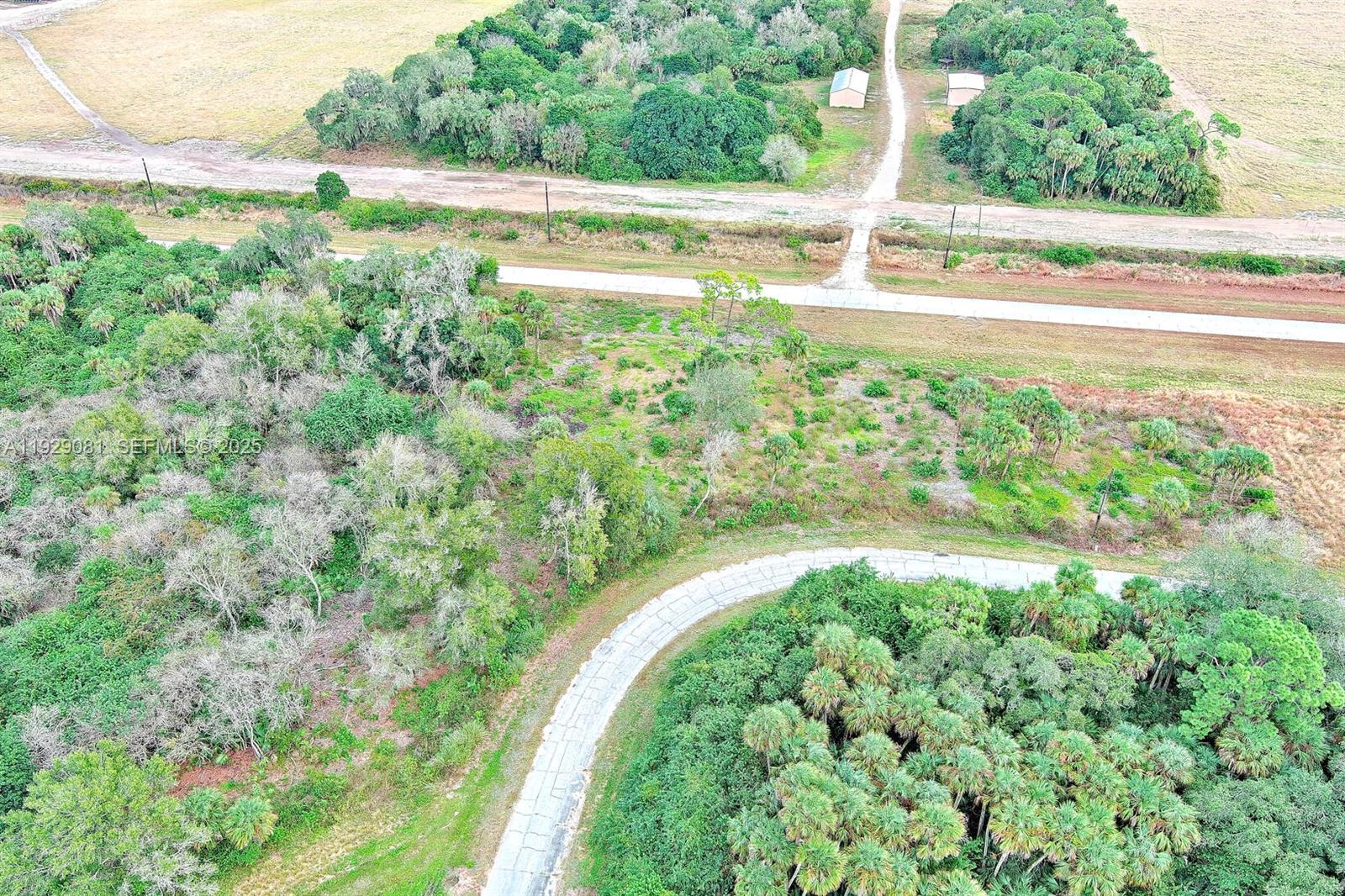 171 Carousel Ave La Belle, FL 33935