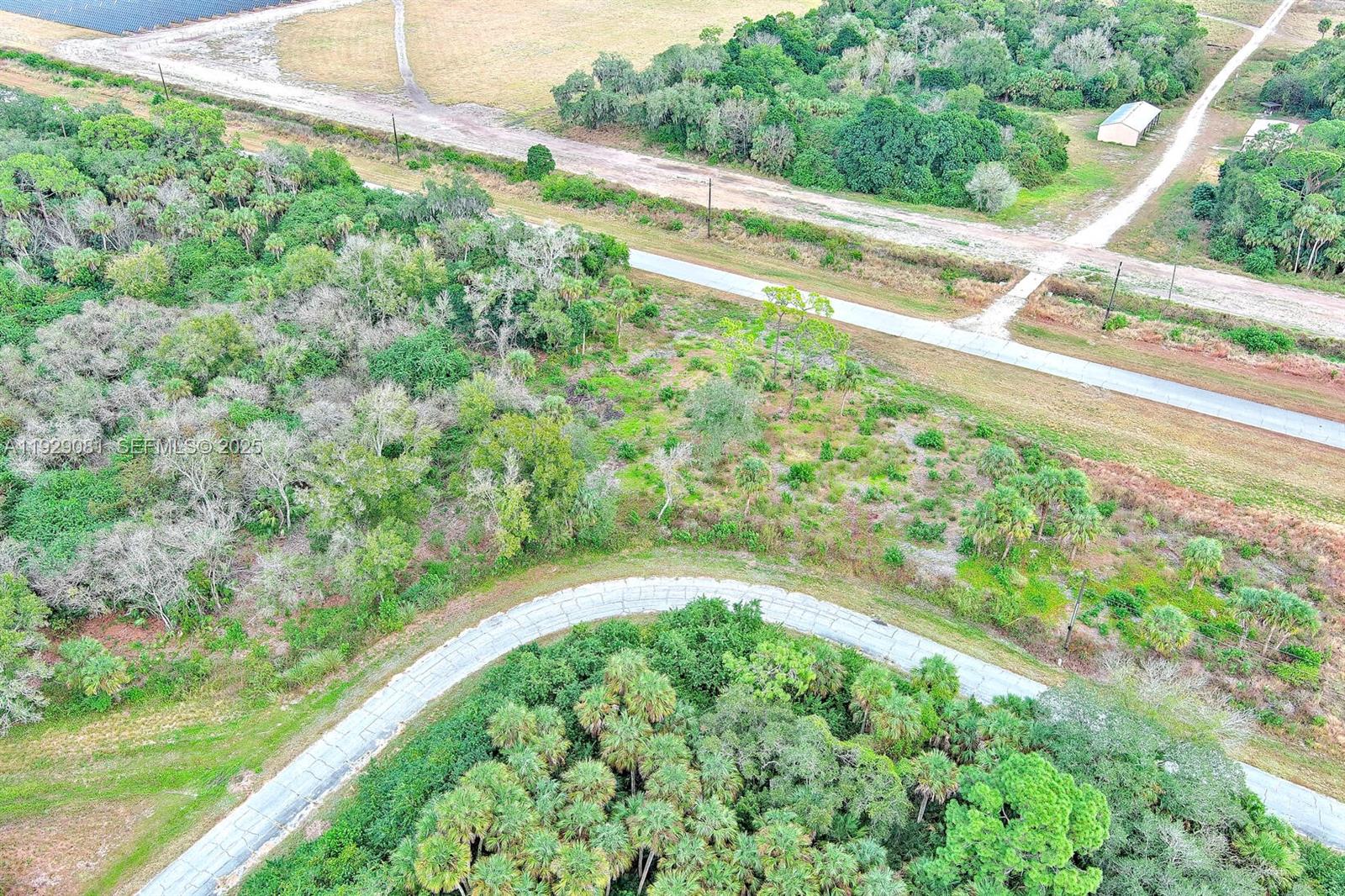 171 Carousel Ave La Belle, FL 33935