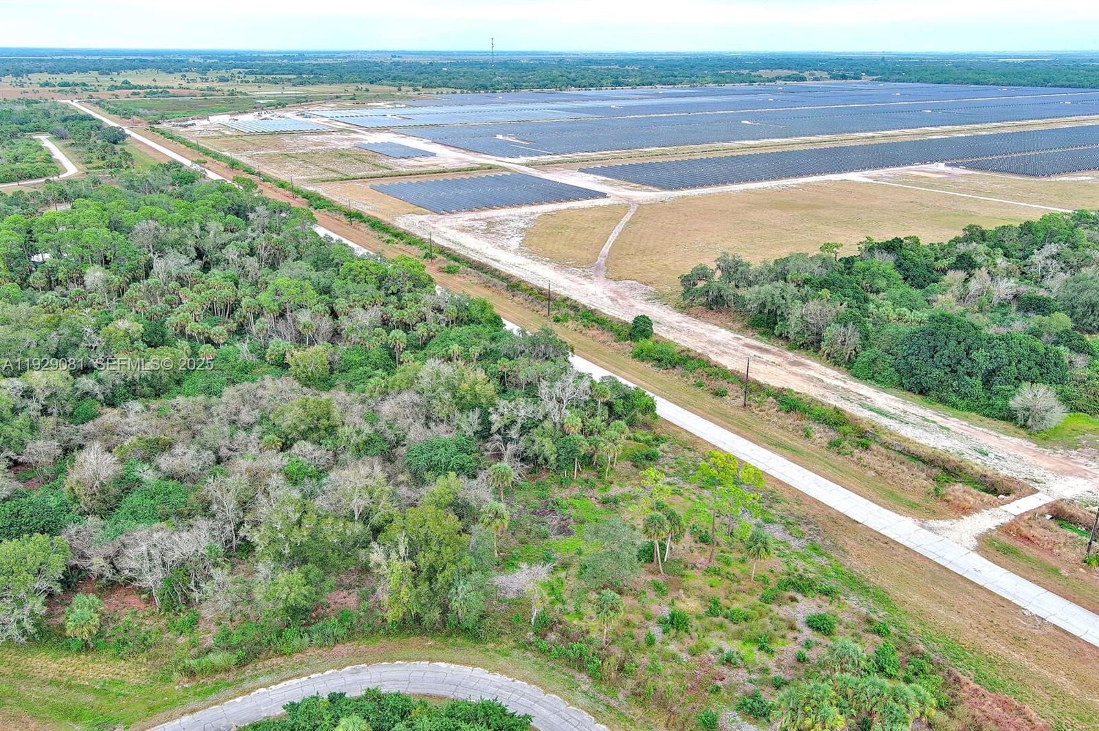 171 Carousel Ave La Belle, FL 33935