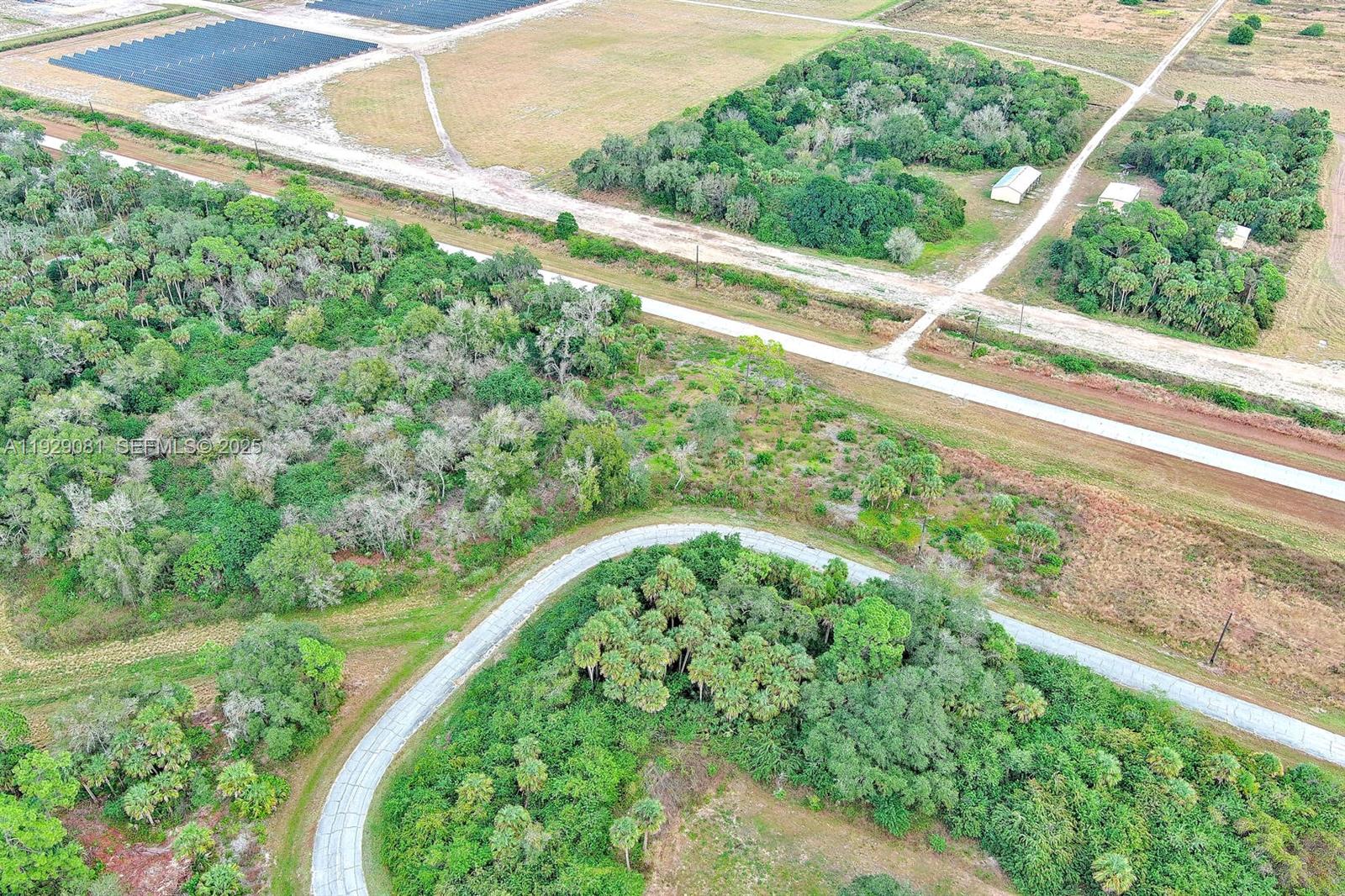 171 Carousel Ave La Belle, FL 33935