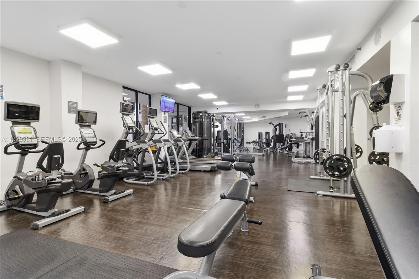 3300 NE 192nd St #LP06 Aventura, FL 33180